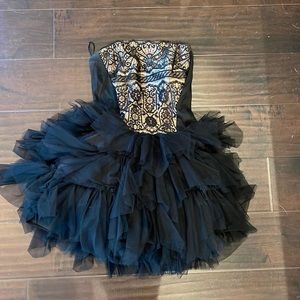 Jessica McClintock size 8 strapless sexy tulle dress with lace.